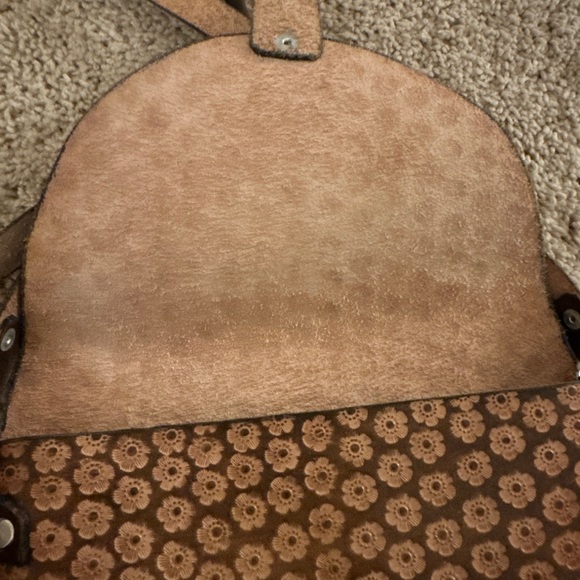 Beautiful Vintage Leather Saddle Purse With Flower design - Picture 8 of 9